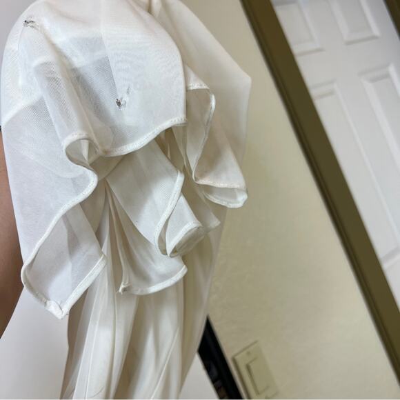 Cindy USA White Floral Applique Gown. - Picture 14 of 14